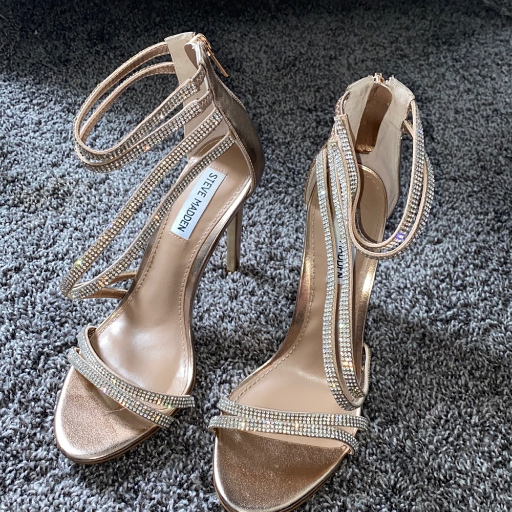 Strappy shiny heels!